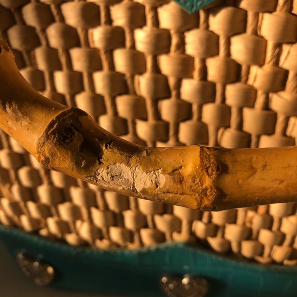 Straw bag faux croc/silver tone heart accents - Picture 6 of 8